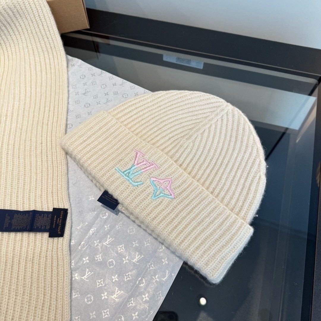 Louis Vuitton Cream Rib-Knit Scarf and Beanie Set